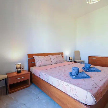 Modernised Floor With Back Balcony - Close To Balluta & Exiles