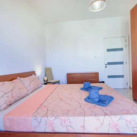 Modernised Floor With Back Balcony - Close To Balluta & Exiles 아파트 슬리에마