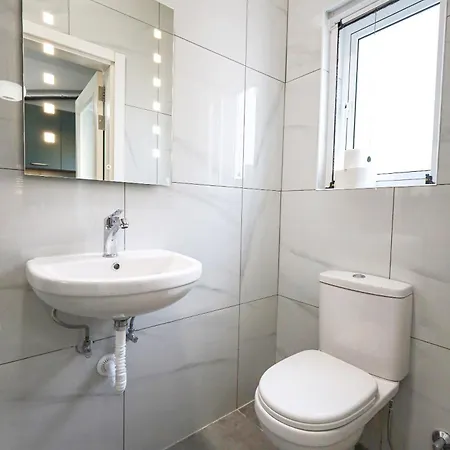 아파트 Modernised Floor With Back Balcony - Close To Balluta & Exiles